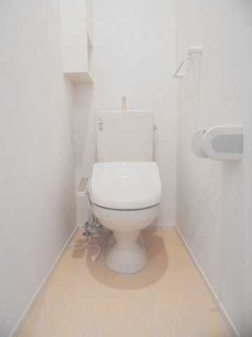 トイレ　落ち着いた色調のトイレです