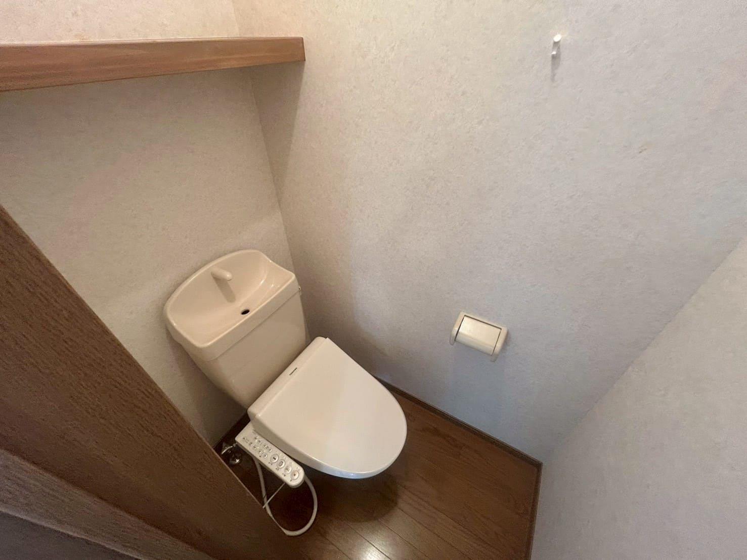 トイレ　温水洗浄便座