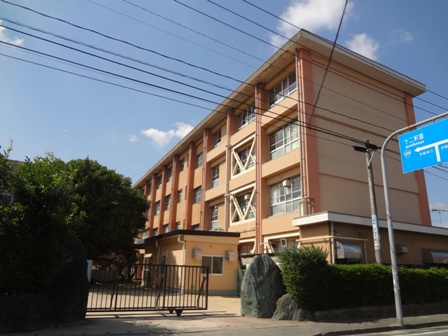 小学校　久留米市立南小学校（小学校）まで566m