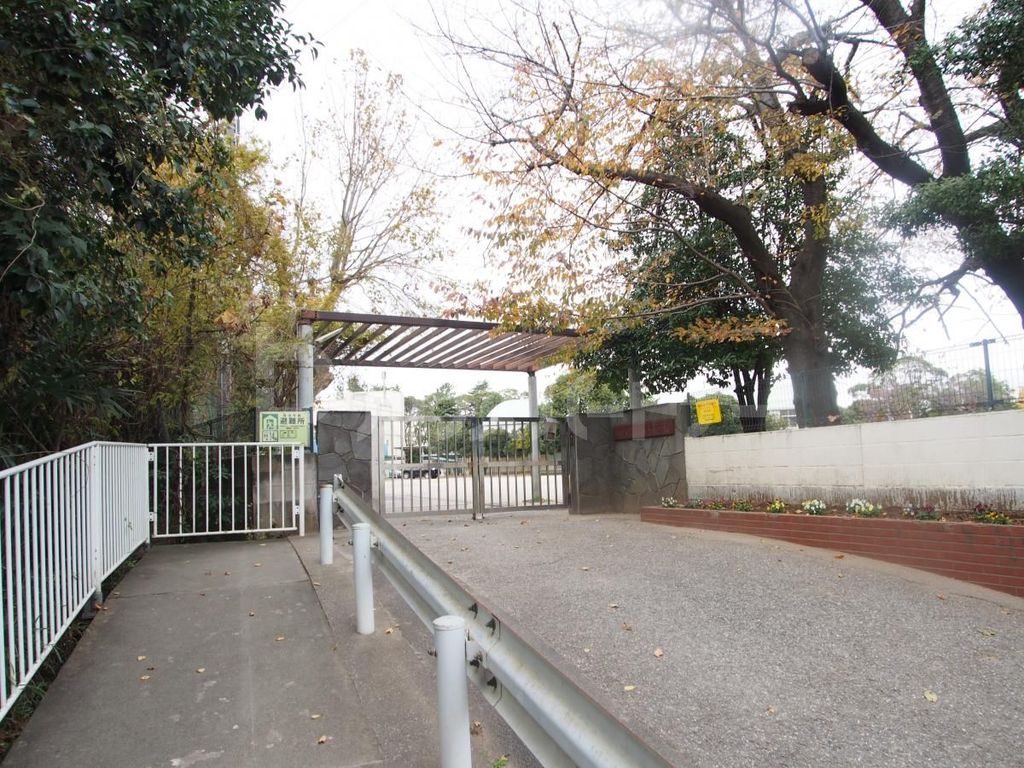 中学校　船橋市立海神中学校（中学校）まで1530m