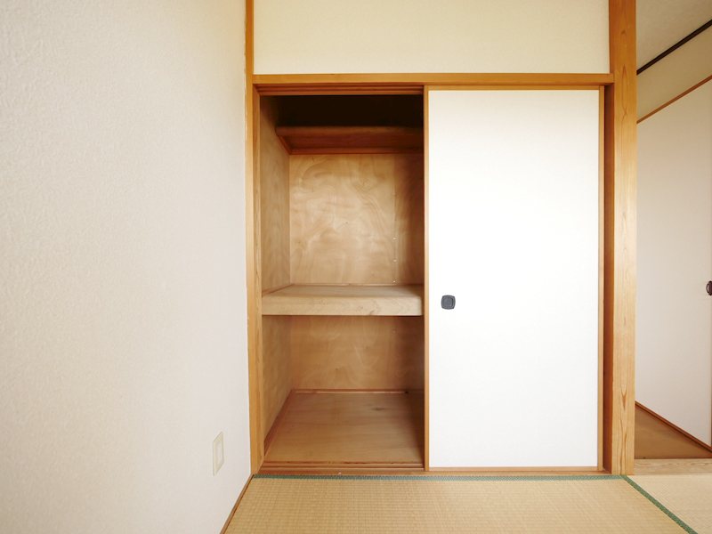 収納　押入