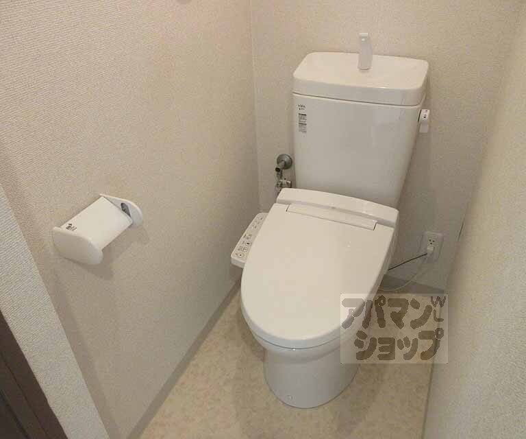 トイレ　ウォシュレット付いてます・