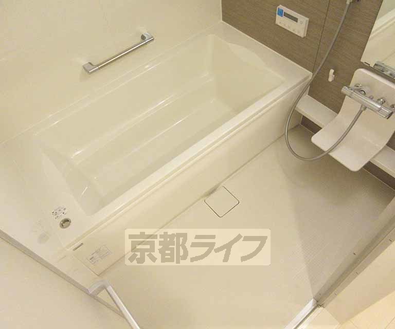 バス・シャワールーム　ゆったり浸かれます