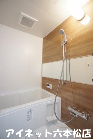 バス・シャワールーム　1日の疲れを流しましょう。