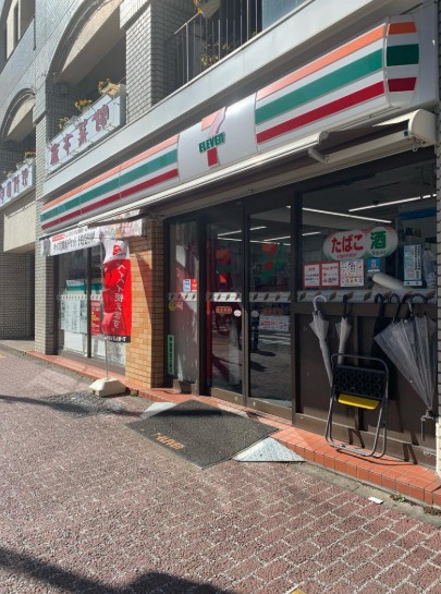 コンビニ　セブンイレブン南麻布店（コンビニ）まで298m