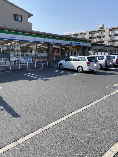 コンビニ　ファミリーマート 港正徳町店（コンビニ）まで283m