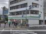 コンビニ　ファミリーマート（コンビニ）まで821m