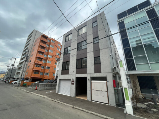 建物外観　札幌市中央区南１０条西「グローリア南１０条」
