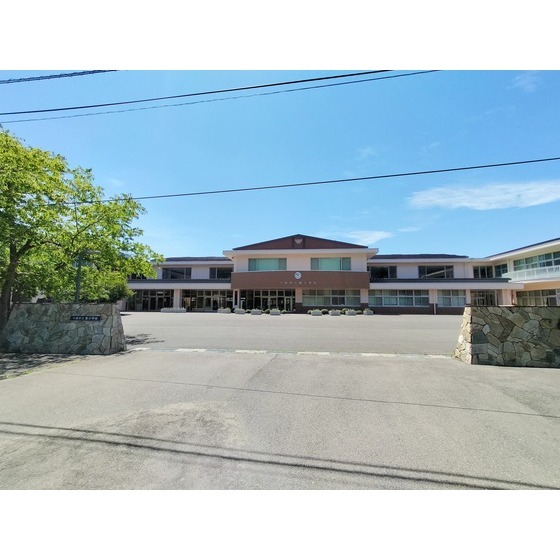 小学校　千曲市立東小学校（小学校）まで1424m