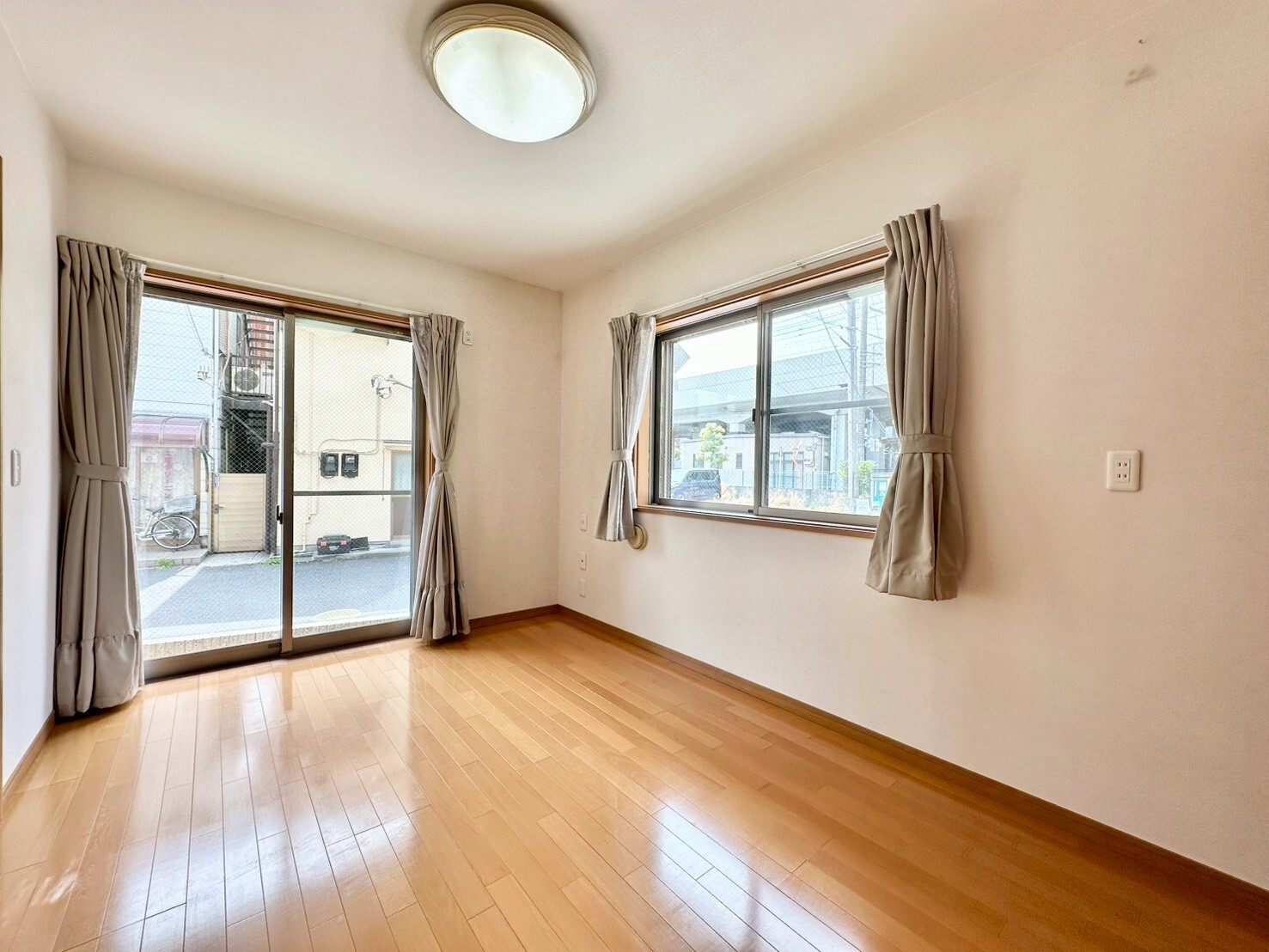 吉町5丁目戸建の居間写真