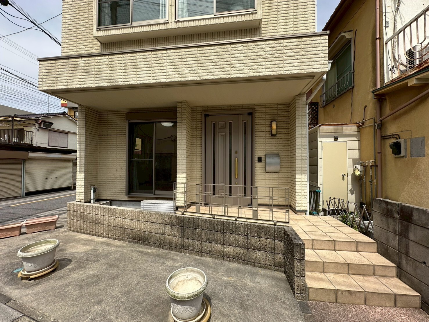吉町5丁目戸建の玄関写真