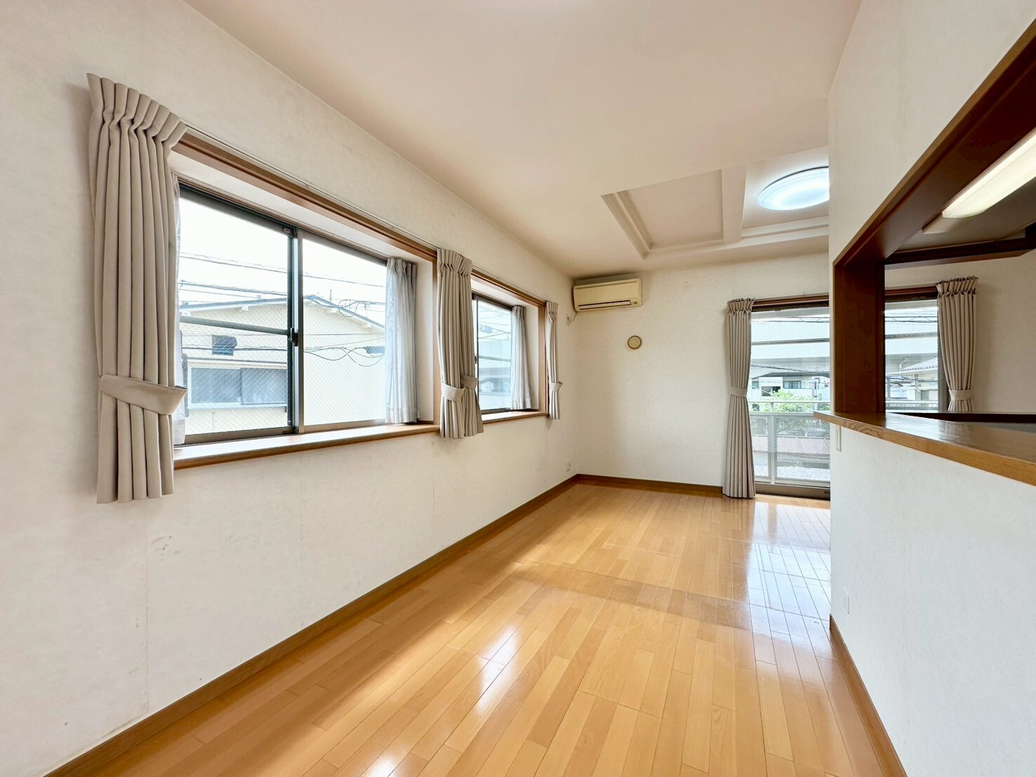 吉町5丁目戸建の居間写真