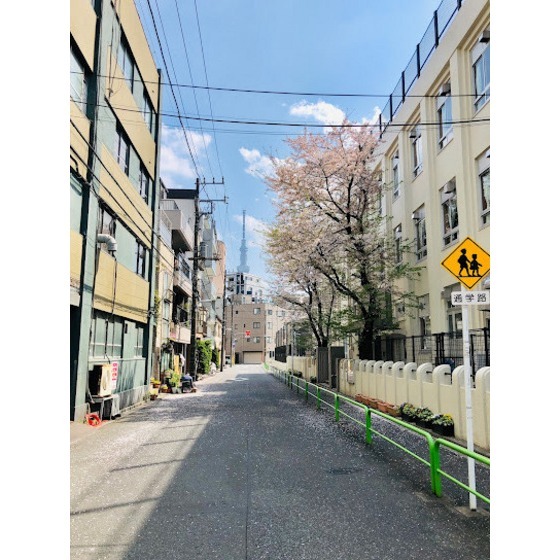小学校　台東区立東浅草小学校（小学校）まで187m
