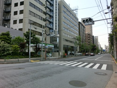 コンビニ　ファミリーマート 乃木坂駅前店（コンビニ）まで260m
