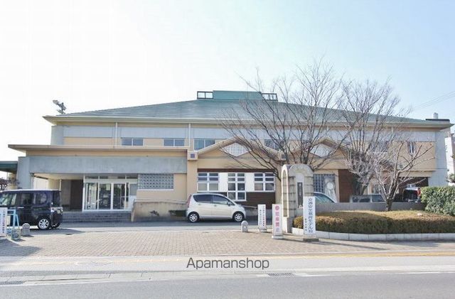 小学校　徳島市富田小学校（小学校）まで627m