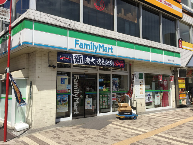 コンビニ　ファミリーマート武蔵境駅北口店（コンビニ）まで140m