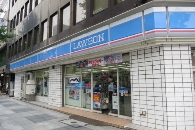 コンビニ　ローソン日本橋三丁目店（コンビニ）まで499m