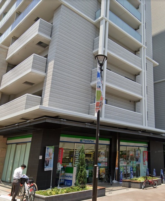 コンビニ　ファミリーマート東花園駅前店（コンビニ）まで387m