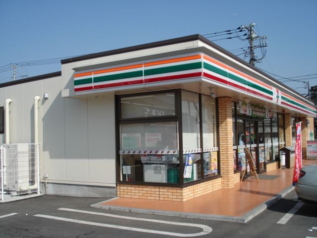 コンビニ　セブンイレブン（コンビニ）まで750m