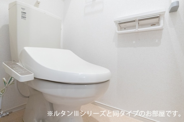 トイレ　※参考写真　同建築メーカー施工の同間取完成他物件のものです。