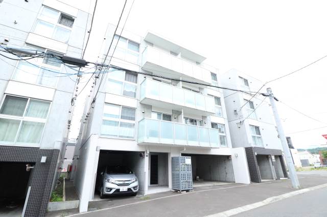 建物外観　４階建て♪