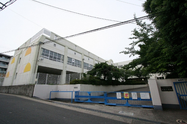 小学校　名古屋市立弥富小学校（小学校）まで889m