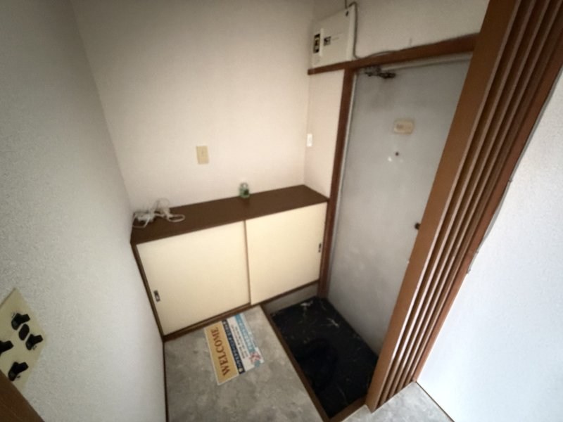 玄関　上部に小物類が置けるシューズボックス