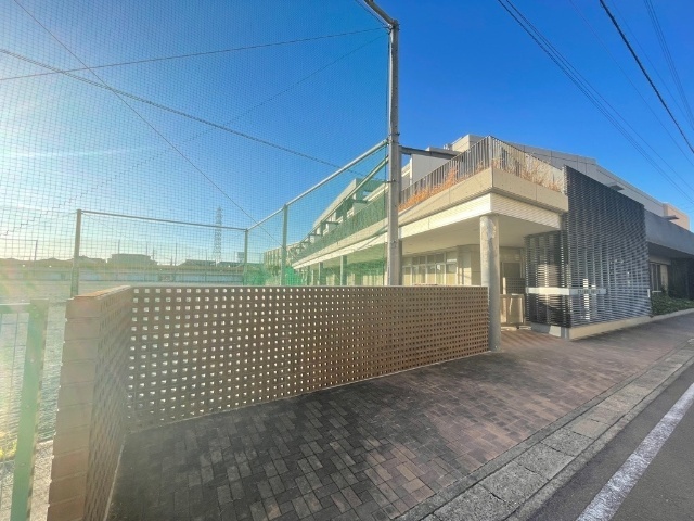 中学校　北名古屋市立師勝中学校（中学校）まで86m