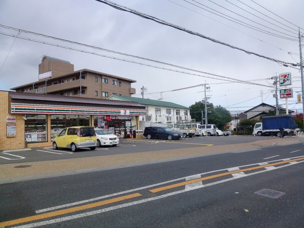 コンビニ　セブンイレブン　山本西店（コンビニ）まで407m