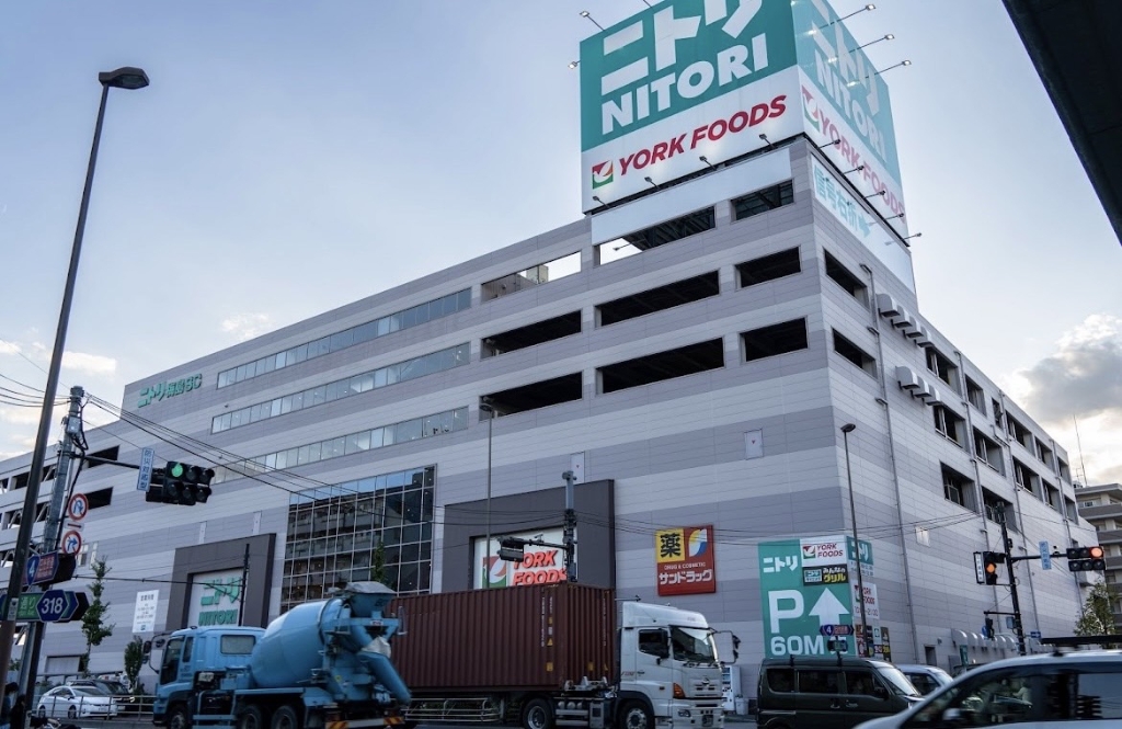 スーパー　ヨークフーズ 梅島店（スーパー）まで560m