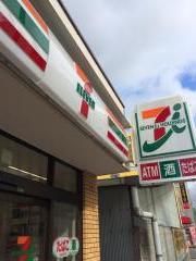 コンビニ　セブン－イレブン大阪十三本町３丁目店（コンビニ）まで367m