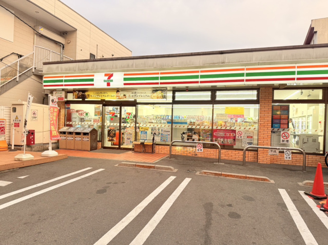 コンビニ　セブンイレブン吹田関大前店（コンビニ）まで221m
