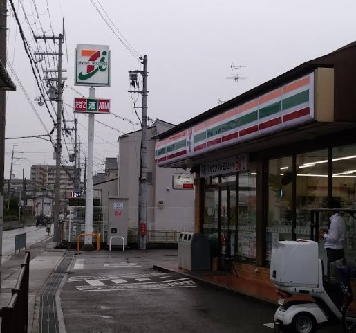 コンビニ　セブンイレブン 高槻松川町店（コンビニ）まで528m