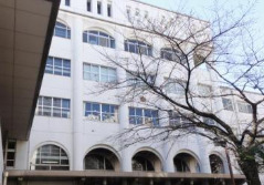 小学校　文京区立湯島小学校（小学校）まで353m