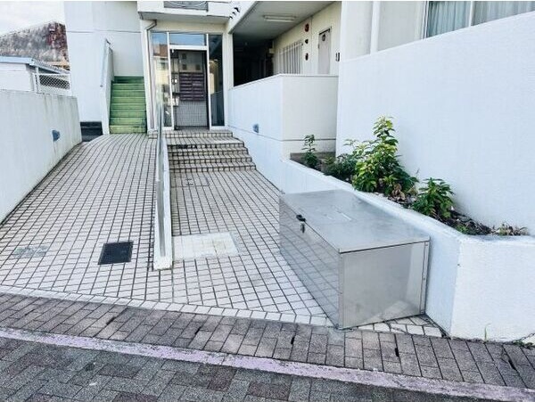 エントランス　名古屋で一番初期費用の安い賃貸専門の不動産会社です(^^)