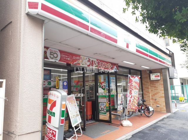 コンビニ　セブンイレブン 新宿岩戸町店（コンビニ）まで383m