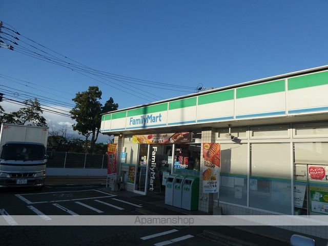 コンビニ　ファミリーマート（コンビニ）まで1064m
