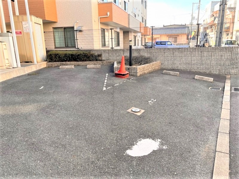 その他　駐車場は別料金となります。
