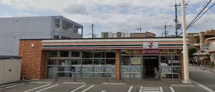 コンビニ　セブンイレブン豊中服部本町３丁目店（コンビニ）まで108m