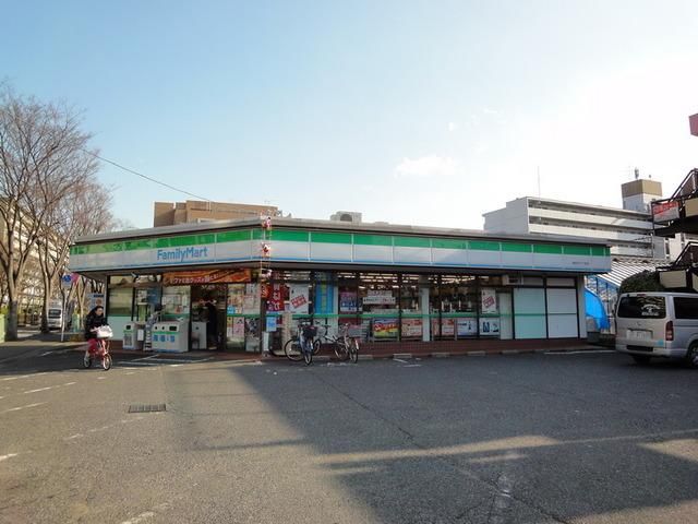 コンビニ　ファミリーマート（コンビニ）まで640m