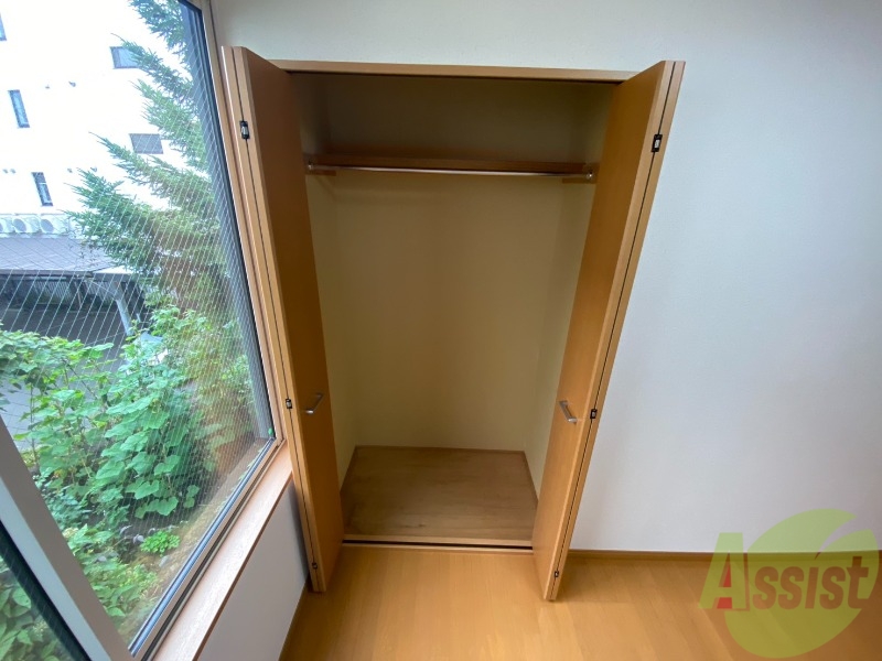 収納　寝室にあったクローゼット。荷物がたくさんあっても大丈夫。
