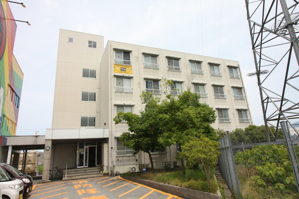 建物外観　４階建てマンション