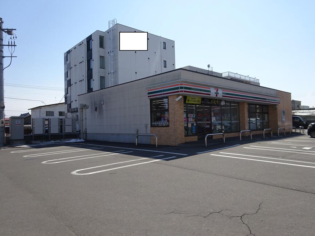 コンビニ　セブンイレブン苫小牧栄町3丁目店（コンビニ）まで553m
