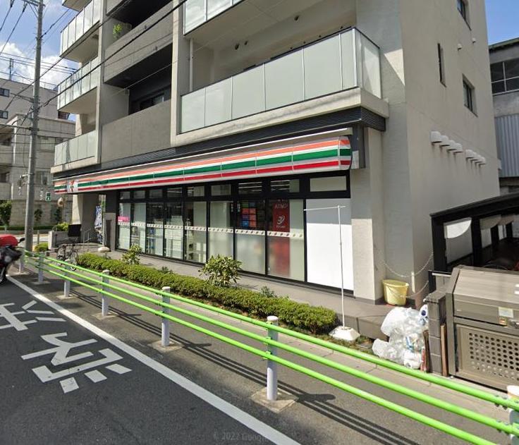 コンビニ　コンビニ（コンビニ）まで550m