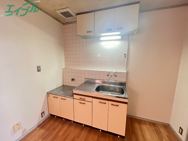 キッチン　同物件別部屋写真