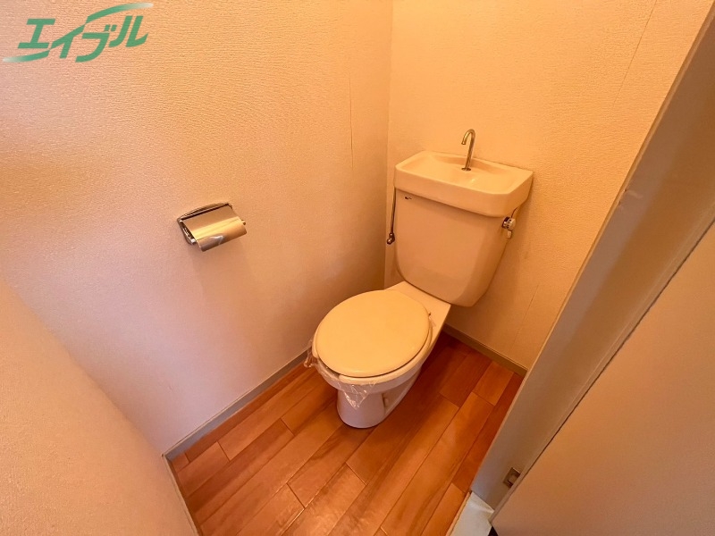 トイレ　同物件別部屋写真