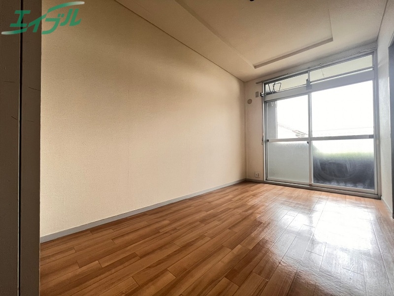 居室・リビング　同物件別部屋写真