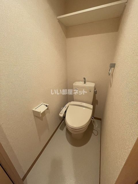 地下鉄長堀鶴見緑地線 横堤駅 徒歩9分 3階建 築22年のトイレ写真