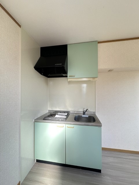 キッチン　※同仕様、別の部屋の写真です