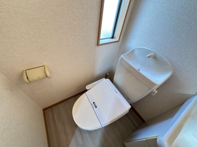 トイレ　※同仕様、別の部屋の写真です